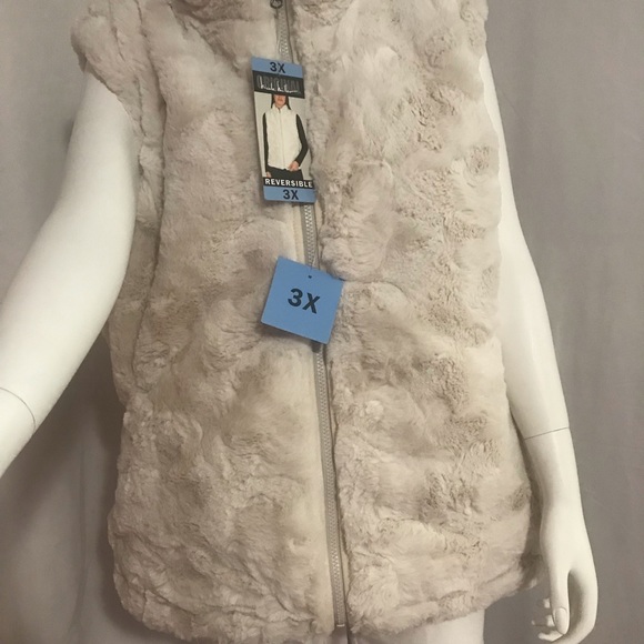 Nicole miller (2)reversible women’s faux fur vest (NO offer) please - Picture 7 of 16